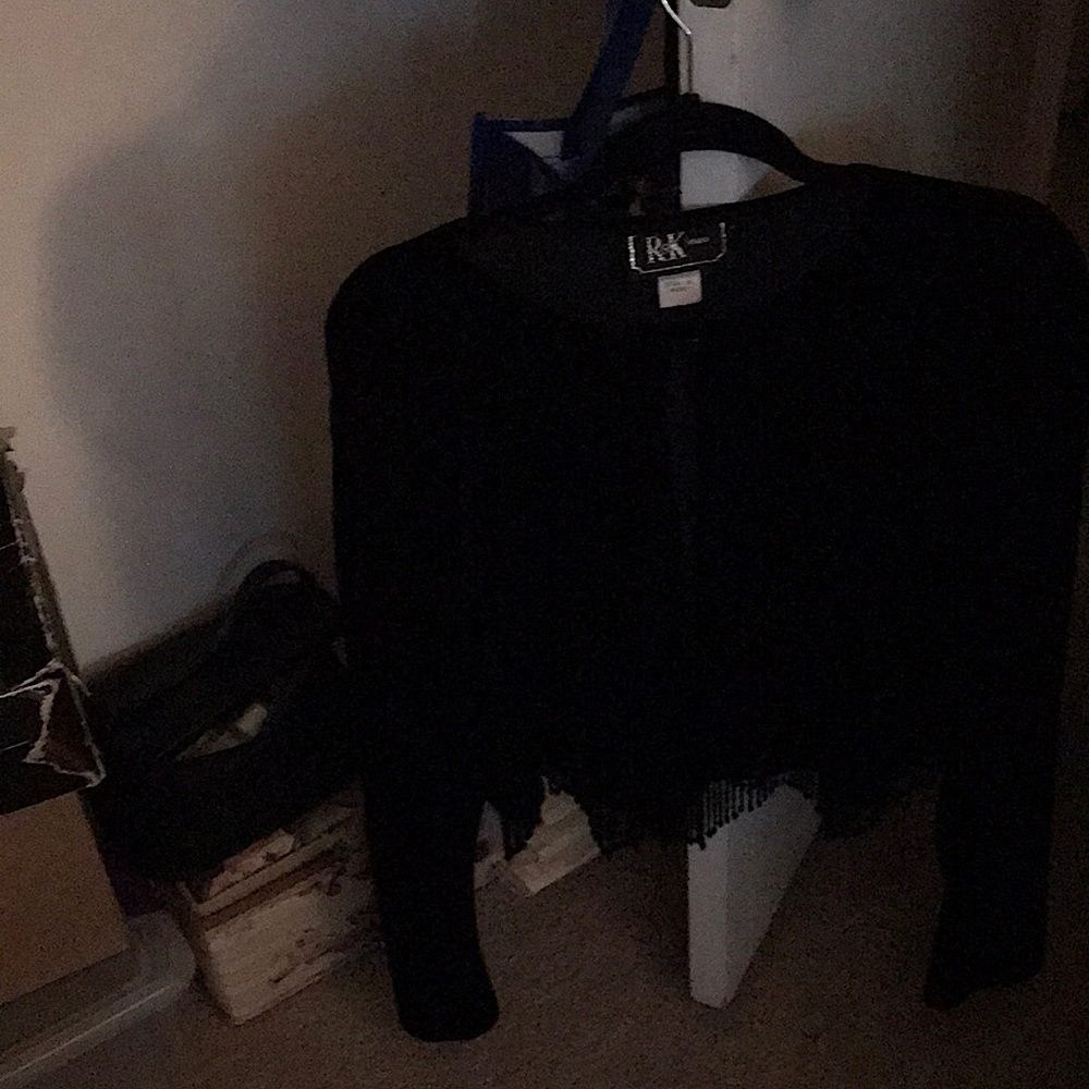 Black cargen sweater swead  go wear s some please nice